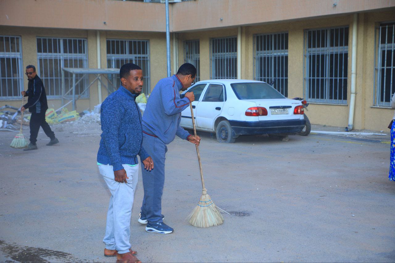 ድሬዳዋን ውብ፣ ፅዱና ለነዋሪዎቿ ምቹ የሆነች ዘመናዊ ከተማ ለማድረግ የመንግስት ተቋማት አካባቢያቸውን በማፅዳት ማራኪ አካባቢን በመፍጠር ኃላፊነታቸውን ሊወጡ እንደሚገባ ተገለፀ።